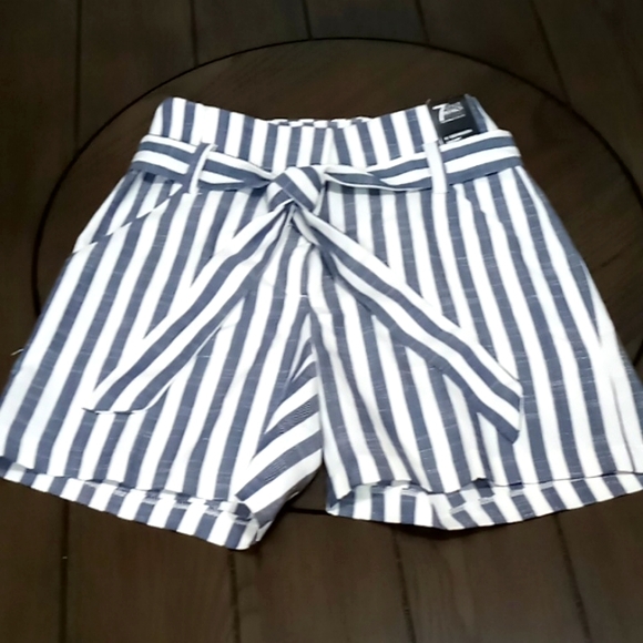 7th Avenue Design Studio New York & Company Pants - Women's 7th Avenue Design Studio New York & Company 6" Bermuda Shorts